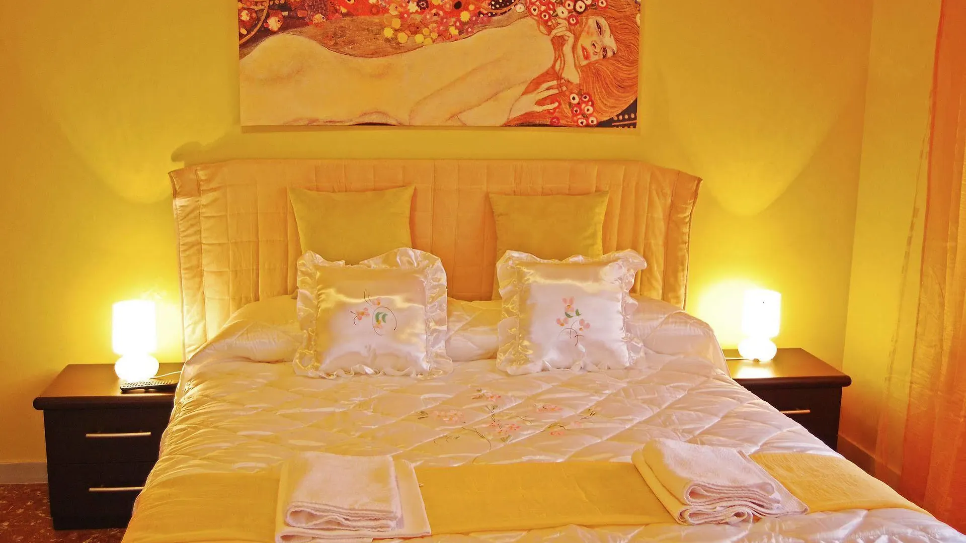 B&B Profumo Di Roma contacts